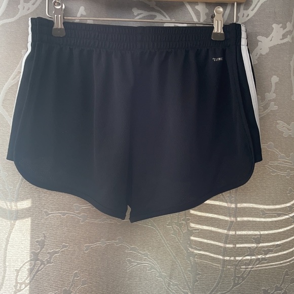 Athletic shorts - Picture 2 of 3